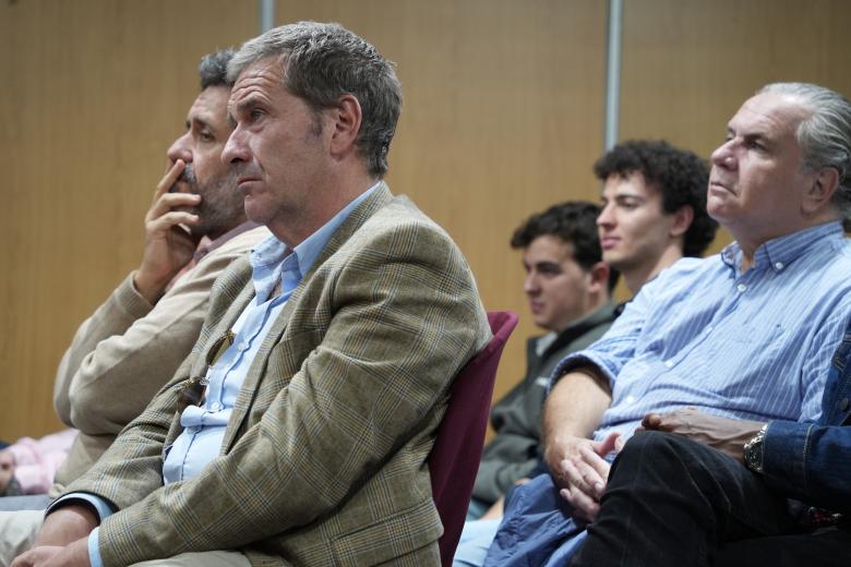 El libro de Álvaro García de Luján ha sido presentado por Antonio Cuesta, editor de Almuzara, y Rafael González, de La Voz de Córdoba
