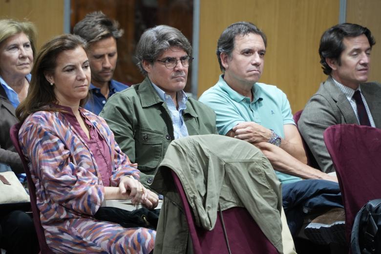 El libro de Álvaro García de Luján ha sido presentado por Antonio Cuesta, editor de Almuzara, y Rafael González, de La Voz de Córdoba