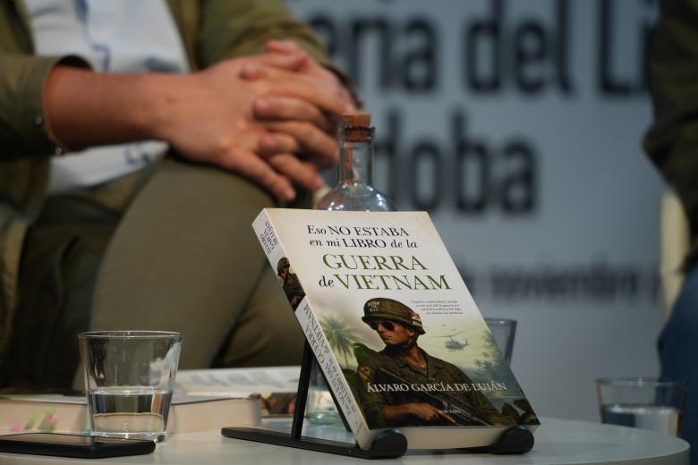 El libro de Álvaro García de Luján ha sido presentado por Antonio Cuesta, editor de Almuzara, y Rafael González, de La Voz de Córdoba