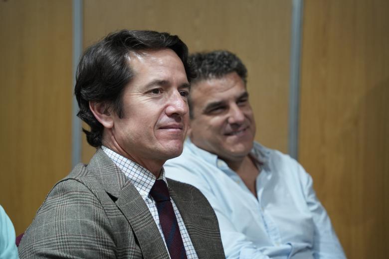 El libro de Álvaro García de Luján ha sido presentado por Antonio Cuesta, editor de Almuzara, y Rafael González, de La Voz de Córdoba