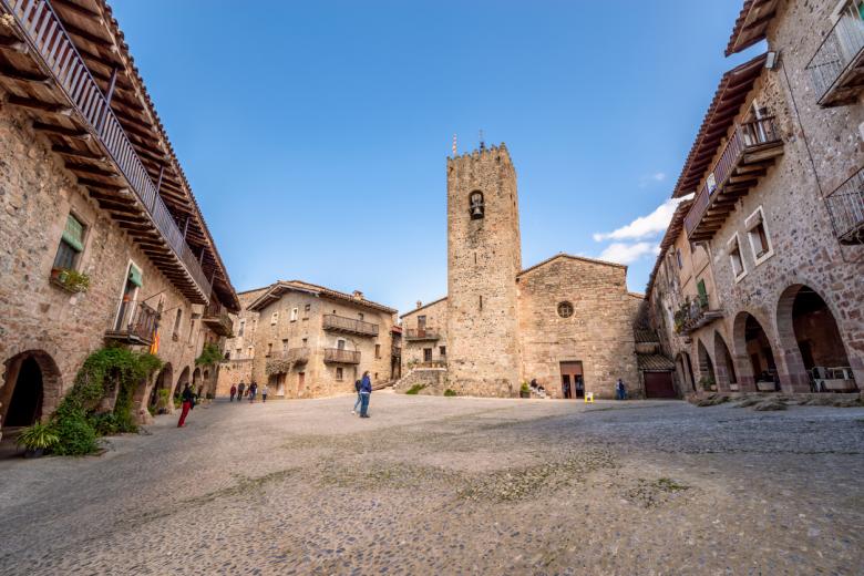 Plaza Mayor de Santa Pau, Gerona