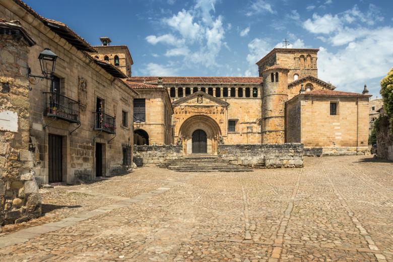 Plaza de Ramón Pelayo, Santillana del Mar, Cantabria