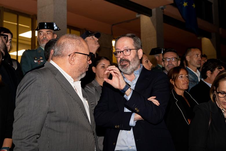 El minuto de silencio en el Ayuntamiento de Córdoba por las víctimas del accidente ferroviario de Toledo