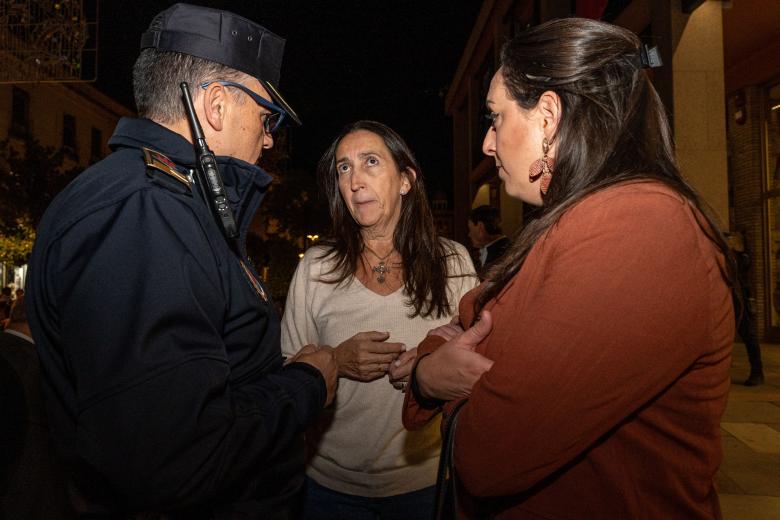 El minuto de silencio en el Ayuntamiento de Córdoba por las víctimas del accidente ferroviario de Toledo