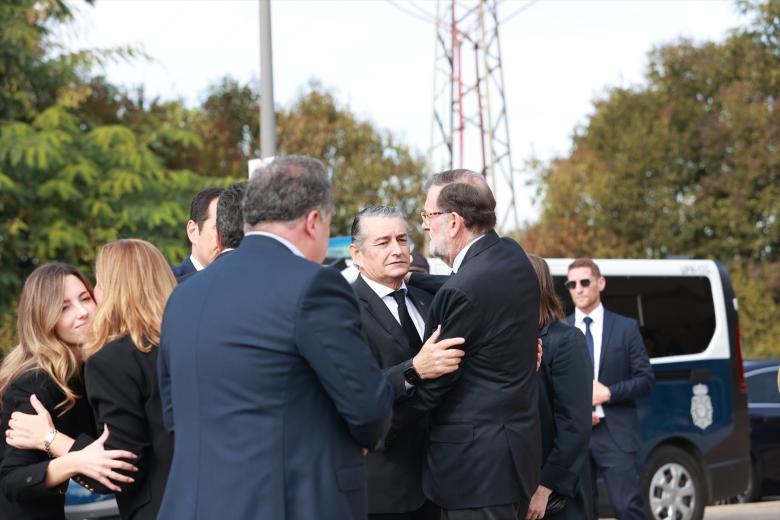 El expresidente del Gobierno Mariano Rajoy junto al vicepresidente primero de la Junta de Andalucía, Antonio Sanz, en el velatorio de la exministra Fátima Báñez en Huelva.

ROCÍO RUZ-EUROPA PRESS
30/10/2026