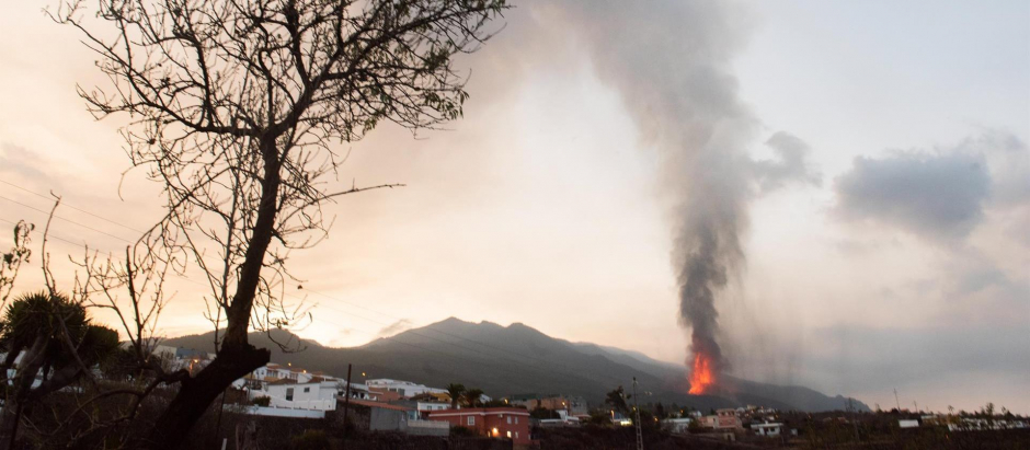 Imagen del volcán de La Palma en su sexto día de actividad