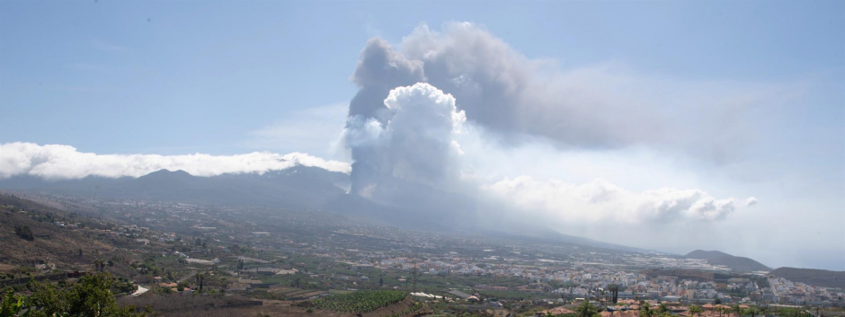 La densa nubosidad que se ha instalado en la isla de La Palma empeorará la calidad del aire de los palmeros