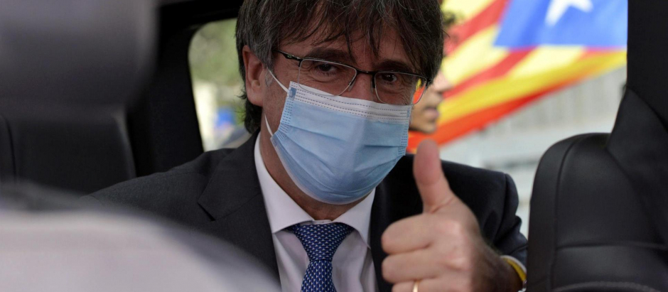 Puigdemont, durante la celebración de una rueda de prensa tras la decisión de la Justicia italiana