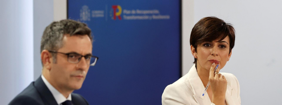 El ministro de la Presidencia, Félix Bolaños y la portavoz del Gobierno, Isabel Rodríguez