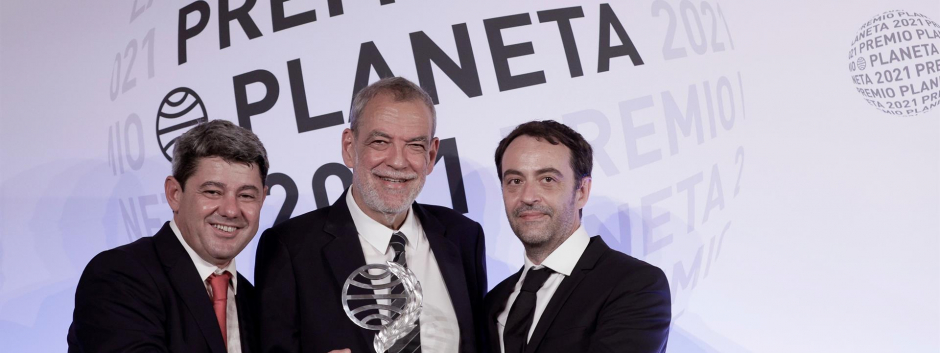 Antonio Mercero, Jorge Díaz y Agustín Martínez son los ganadores del Premio Planeta 2021 por su novela La bestia