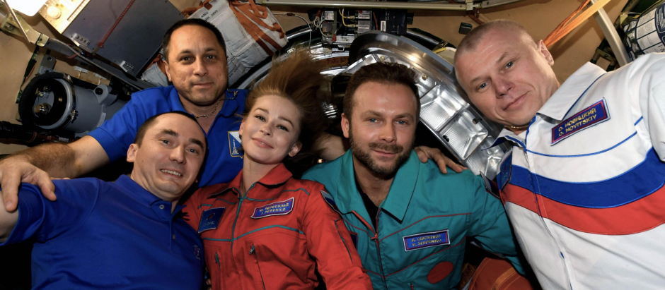 Tripulantes de la nave espacial que ha rodado la primera película en el espacio
