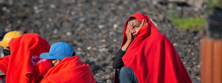 Un grupo de inmigrantes en la costa norte de Lanzarote, este mes de octubre