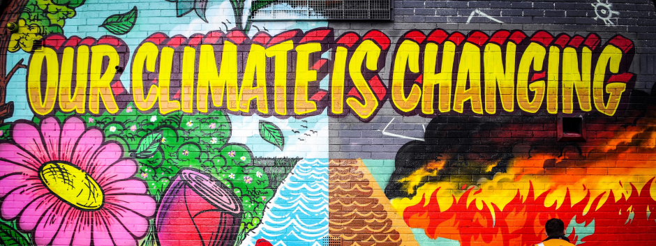 Grafiti reivindicando el cambio climático en Glasgow, celebrando la próxima COP26