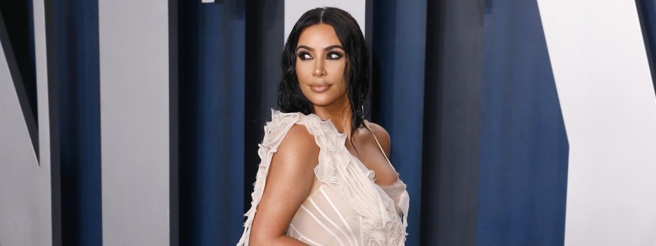 Kim Kardashian attending the Vanity Fair Oscar Party 2020  on February 9, 2020 in Beverly Hills, CA.
En la foto, vestida de la firma 