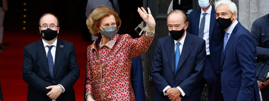 La reina Sofía junto al ministro Iceta en la apertura de la temporada en el Teatro Real de Madrid