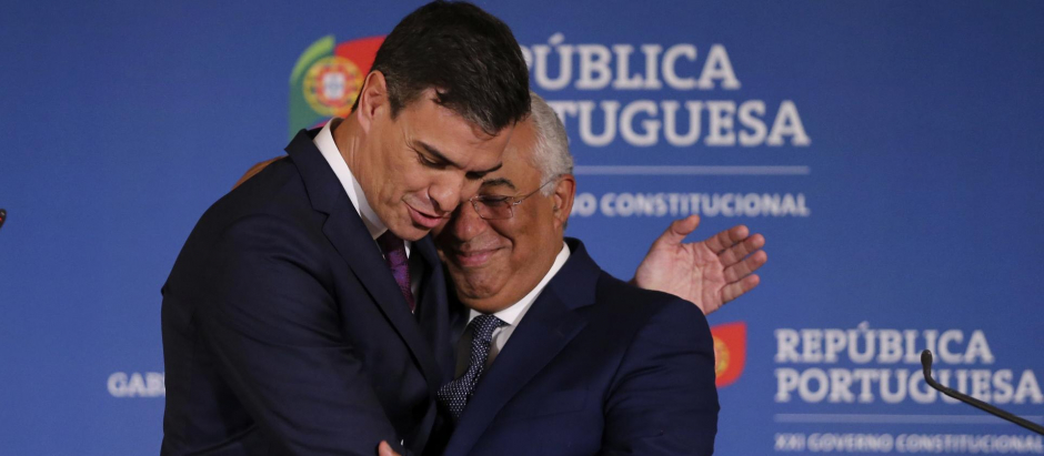 El presidente del Gobierno de España, Pedro Sánchez, y el primer ministro de Portugal, António Costa