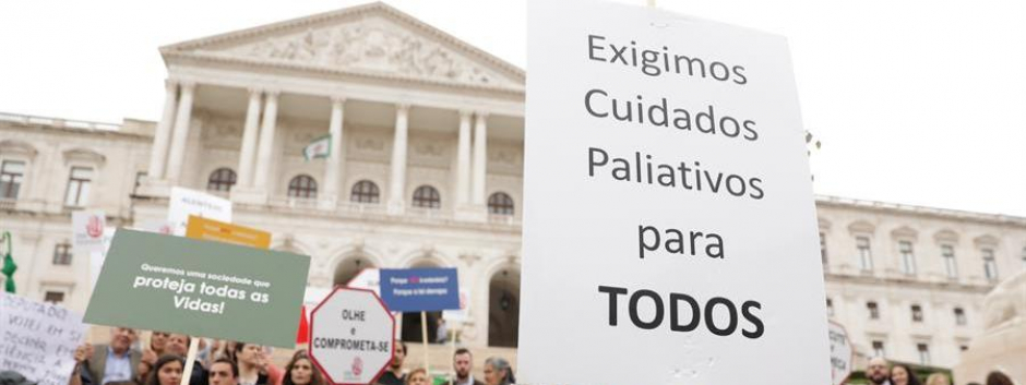 Protestas en Portugal por la despenalización de la eutanasia