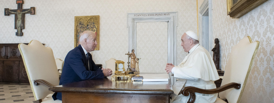 El Papa Francisco en audiencia privada con el presidente estadounidense Joe Biden