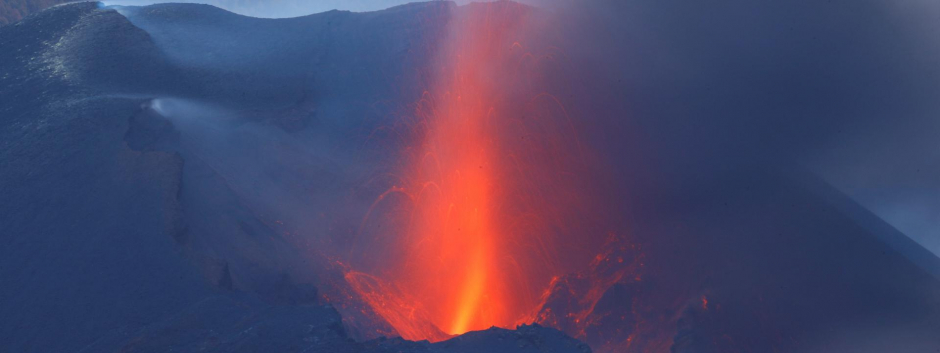 Volcán de Cumbre Vieja en su fase más eruptiva