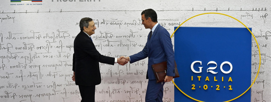 El presidente español Pedro Sánchez junto al primer ministro y presidente del G-20 Mario Draghi