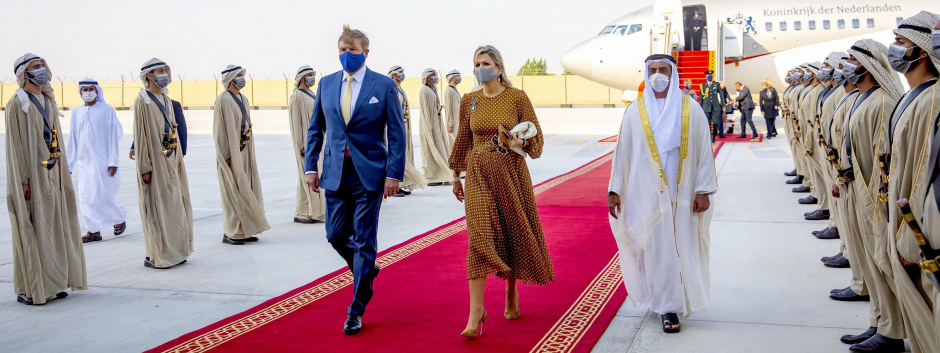 King Willem Alexander and Queen Maxima of The Netherlands arrive at the Airport of Abu Dhabi, on November 02, 2021, for their visit on the 3th of November to Pure Harvest and the World Expo 2020 Dubai  *