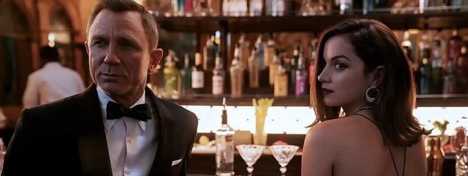 Daniel Craig y Ana de Armas en «Sin tiempo para morir», la última película de James Bond