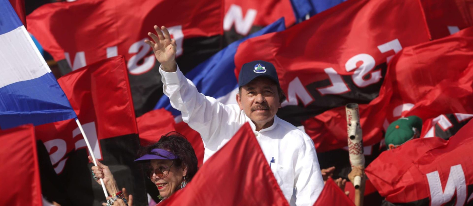 Daniel Ortega junto a su mujer Rosario Murillo vicepresidenta de Nicaragua