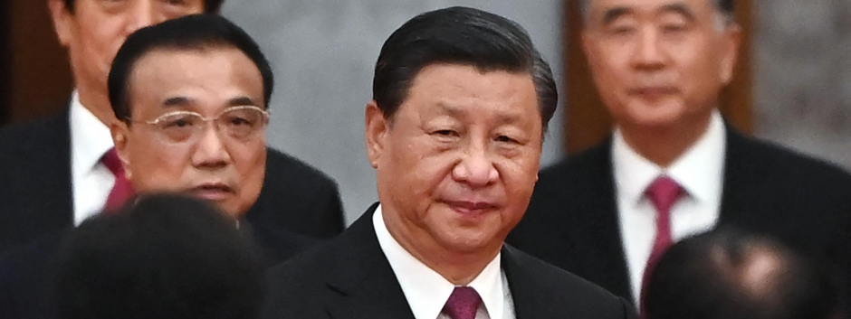 El presidente de China Xi Jinping, rodeado de sus socios y delegados