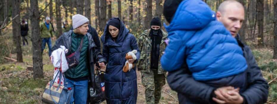 Migrantes en el bosque de la frontera entre Rusia y Polonia