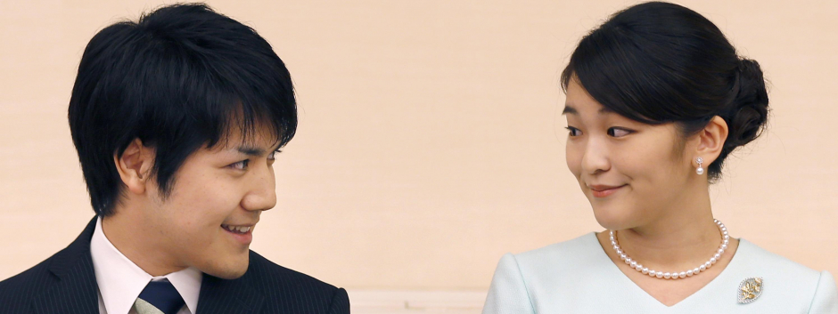 Mako Komuro (former Princess Mako of Akishino) and Kei Komuro attending a press conference to announce their marriage