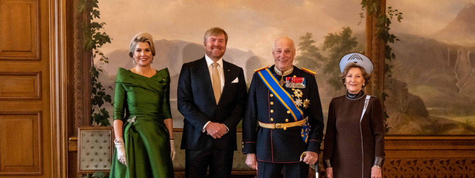 King Willem-Alexander and Queen Maxima of the Netherlands with King Harald V,Queen Sonja,Crown Princess Mette-Marit and Princess Martha Louise of Norway King Willem-Alexander and Queen Maxima of the Netherlands with King Harald V, Queen Sonja, Crown Princess Mette-Marit and Princess Martha Louise of Norway during a meeting at The Royal Palace, Oslo, on the first of the 3 day state visit of the Dutch Royals to Norway.

Pictured: King Willem-Alexander and Queen Maxima of the Netherlands with King Harald V,Queen Sonja,Crown Princess Mette-Marit and Princess Martha Louise of Norway
Ref: SPL5273593 091121 NON-EXCLUSIVE
Picture by: SplashNews.com

Splash News and Pictures
USA: +1 310-525-5808
London: +44 (0)20 8126 1009
Berlin: +49 175 3764 166
photodesk@splashnews.com

World Rights, No Netherlands Rights
 *** Local Caption *** .