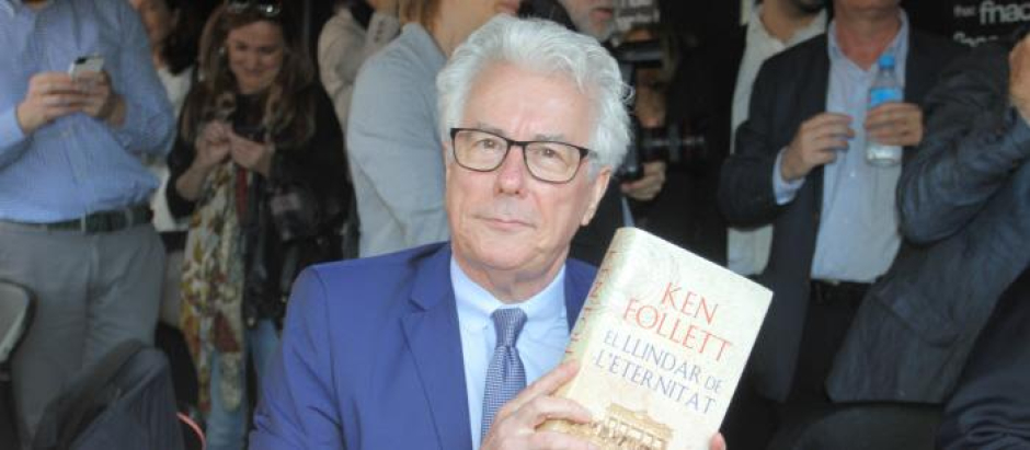 Ken Follet durante el Día Internacional del Libro en Barcelona en 2015