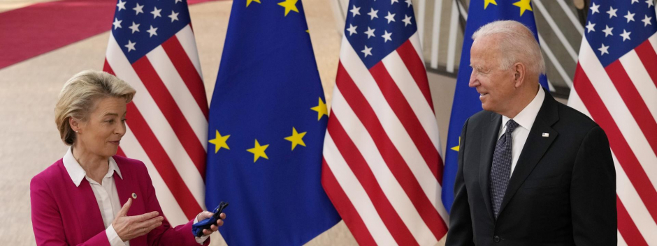 European Commission President Ursula von der Leyen, left, speaks witih U.S. President Joe Biden during arrival for the EU-US summit at the European Council building in Brussels, Tuesday, June 15, 2021.  *** Local Caption *** .