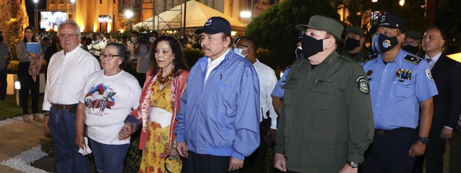 Daniel Ortega y su esposa y vicepresidenta Rosario Murillo