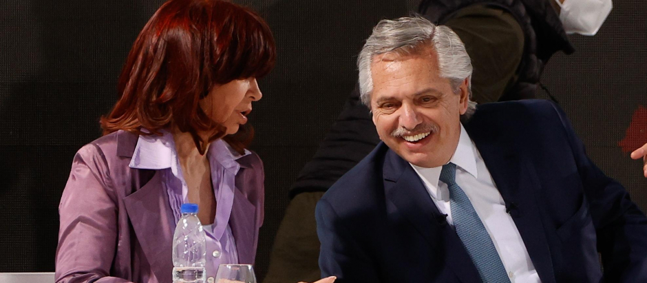 El presidente de Argentina, Alberto Fernández, y la vicepresidenta Cristina Fernández de Kirchner, participan en un acto de campaña