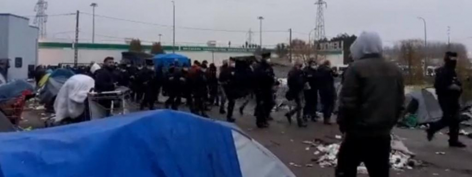 La policía francesa desmanteló el campo de Grande-Synthe