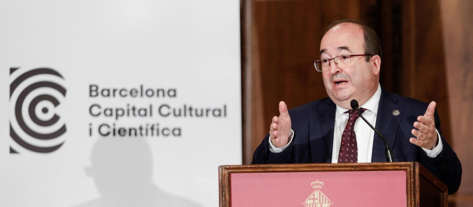 Miquel Iceta durante la firma del protocolo de colaboración para impulsar la cocapitalidad cultural y científica de Barcelona