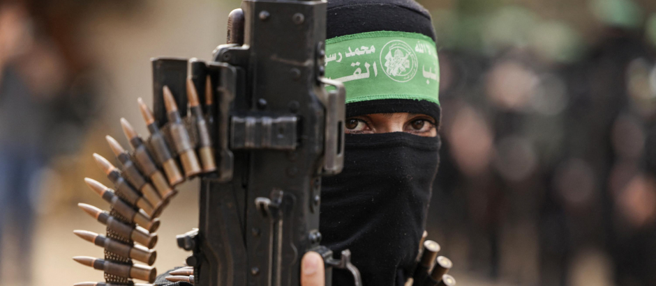 Un miembro de las Brigadas Ezzedine al-Qassam de Hamas, en Gaza