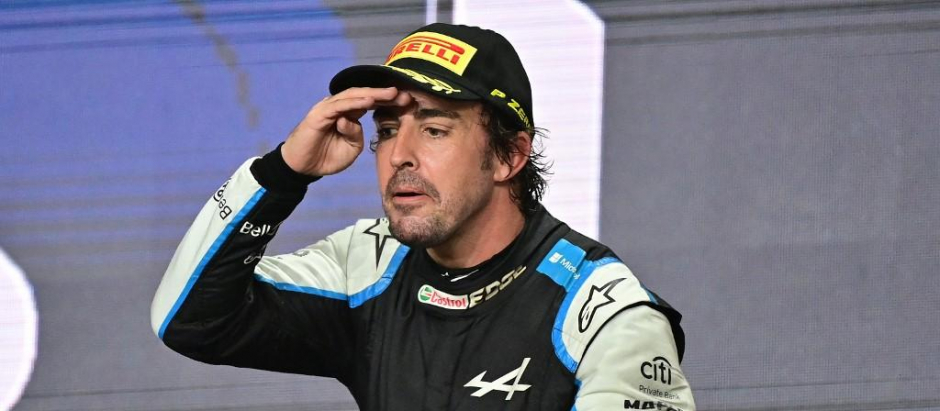 Fernando Alonso, en el podio del GP de Qatar la pasada temporada