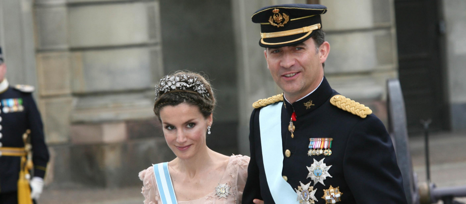 Los Reyes, entonces Príncipes de Asturias, en la boda de la Princesa Victoria de Suecia y Daniel Westling, en 2010.