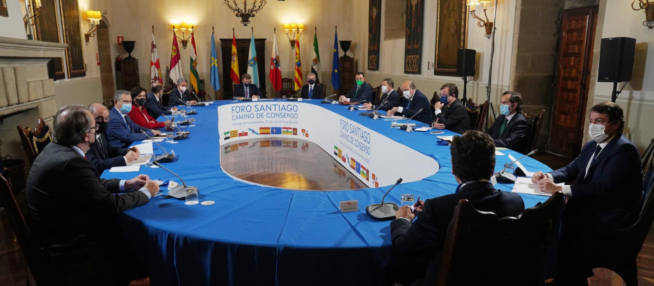 Presidentes autonómicos reunidos este martes en la Cumbre de Santiago de Compostela sobre el nuevo modelo de financiación autonómica.