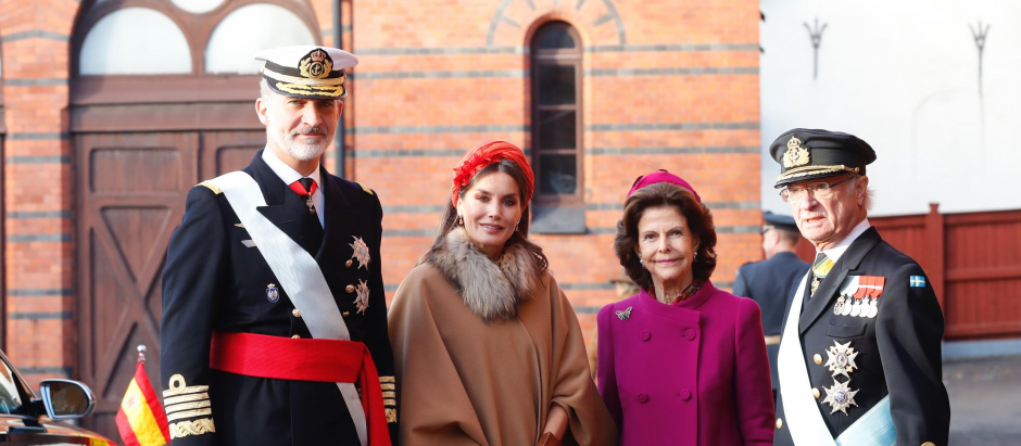 Los Reyes suecos reciben de forma oficial a Felipe VI y la Reina Letizia.