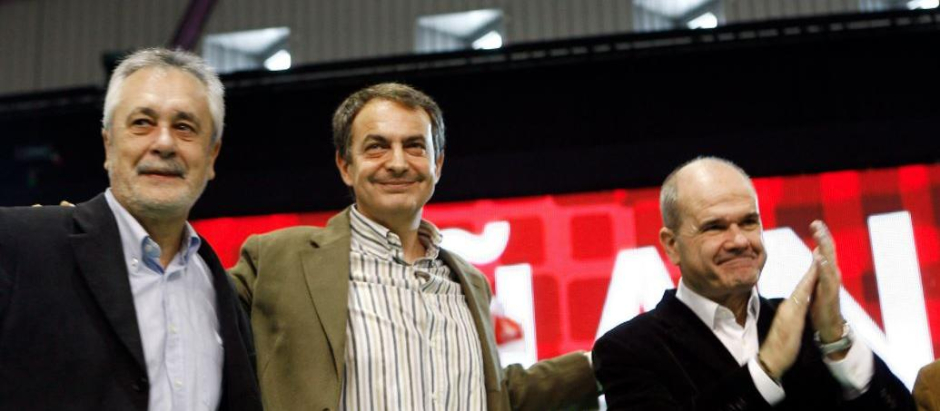 Los ex presidentes de Andalucía Manuel Chaves y José Antonio Griñán, junto al ex presidente del Gobierno, José Luis Rodríguez Zapatero