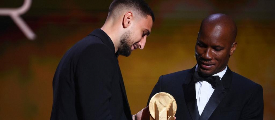 El italiano Gianluigi Donnarumma fue elegido este lunes ganador del trofeo Yashin, que designa al mejor portero del año