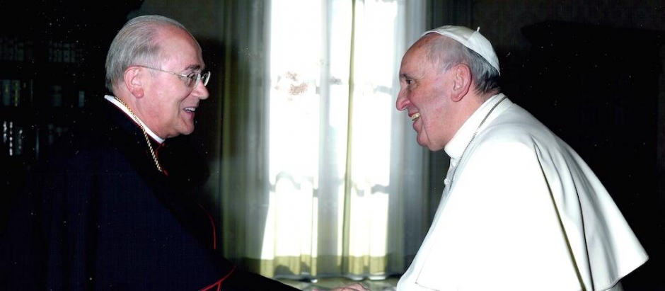 El obispo emérito de Almería junto al Papa Francisco