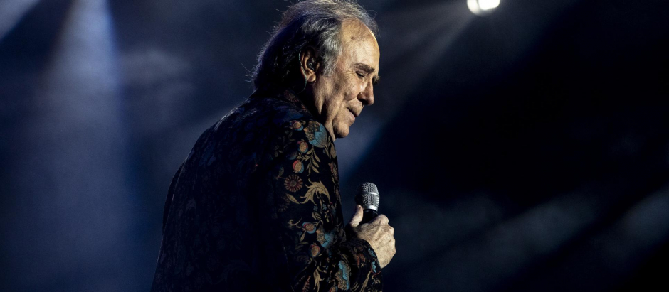 Juan Manuel Serrat durante un concierto en 2020