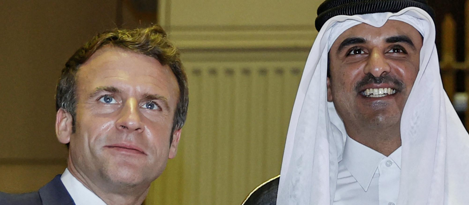 El emir de Catar Sheikh Tamim bin Hamad Al-Thani junto al presidente francés Emmanuel Macron