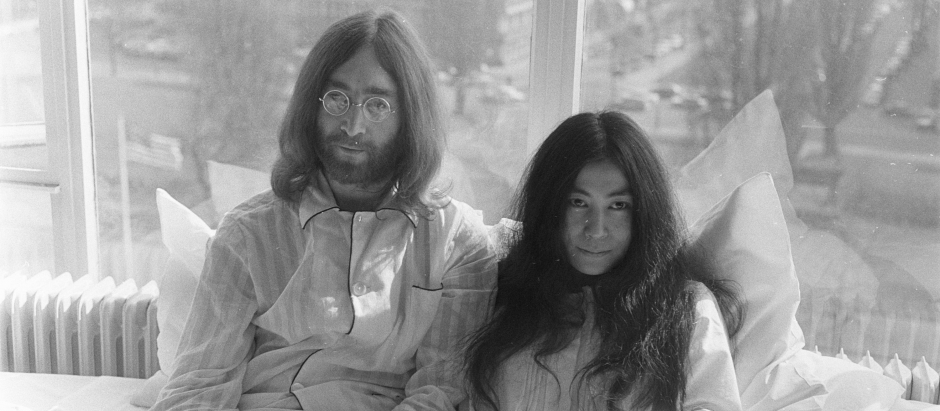 John Lennon y Yoko Ono en su apartamento de Nueva York, en 1971
