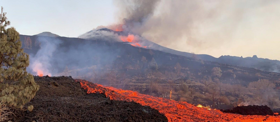 Colada de lava en la isla de La Palma