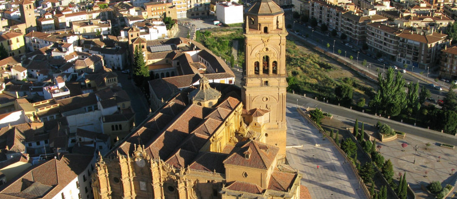 La catedral de Guadix aúna estilos gótico tardío, renacentista y barroco al haber sido levantada entre los siglos XVI y XVIII